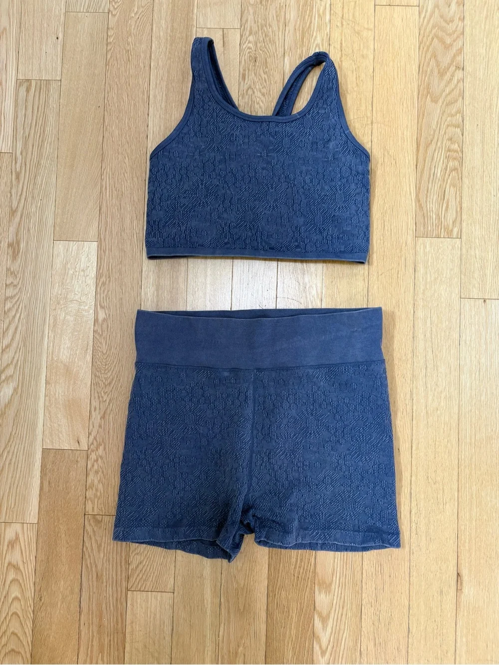 OFFLINE by Aerie Seamless Textured Mineral Wash Sports Bra & Shorts Set XL